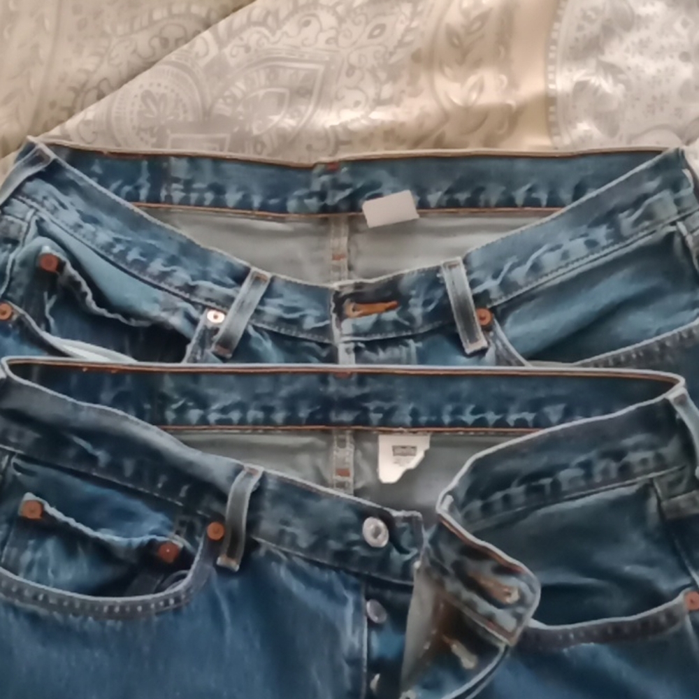 2 pair Levi 501 W34 L32